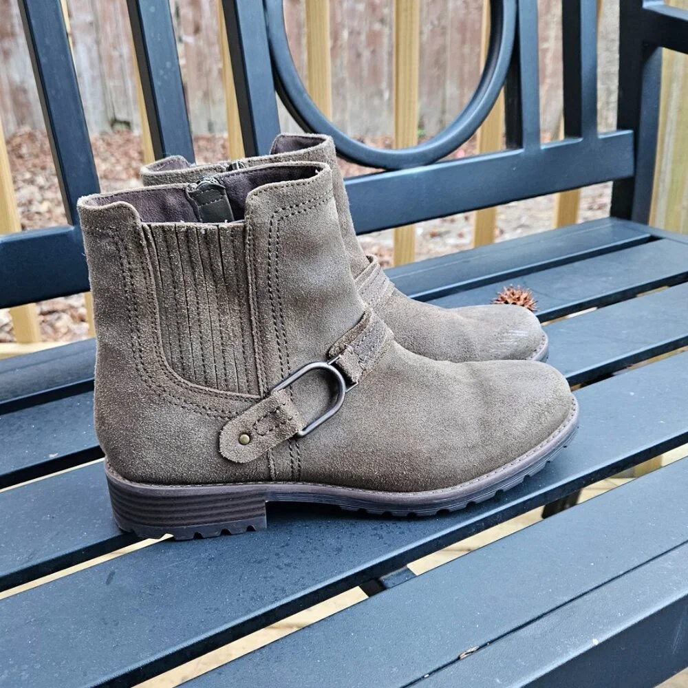 Clarks Lug Sole Brown Suede Boots - Sz 8 - Picture 3 of 7